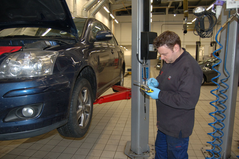 Taller De Mecánica Y Electricidad Automotriz BM